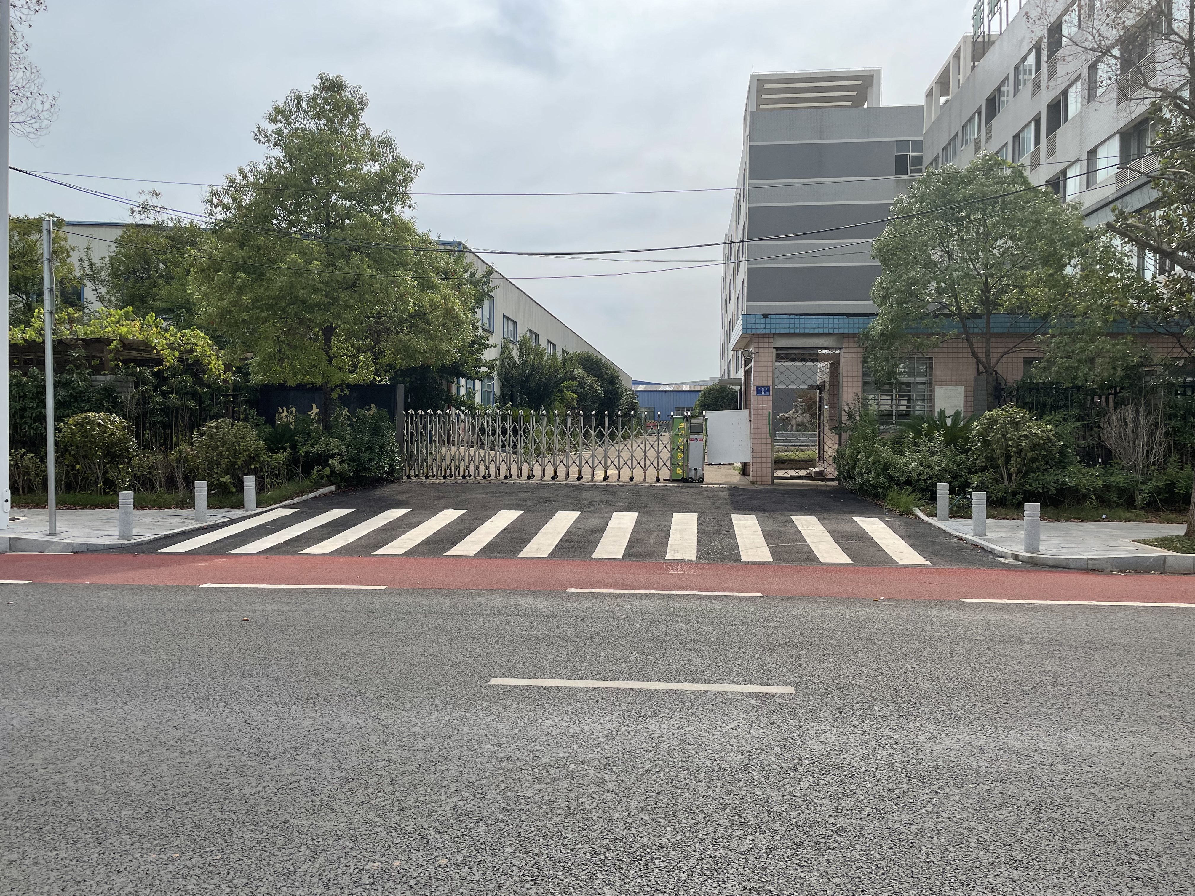 湖南天長(zhǎng)置業(yè)有限責(zé)任公司對(duì)原湖南鈴本環(huán)?？萍加邢薰緢?chǎng)地公開招租公告